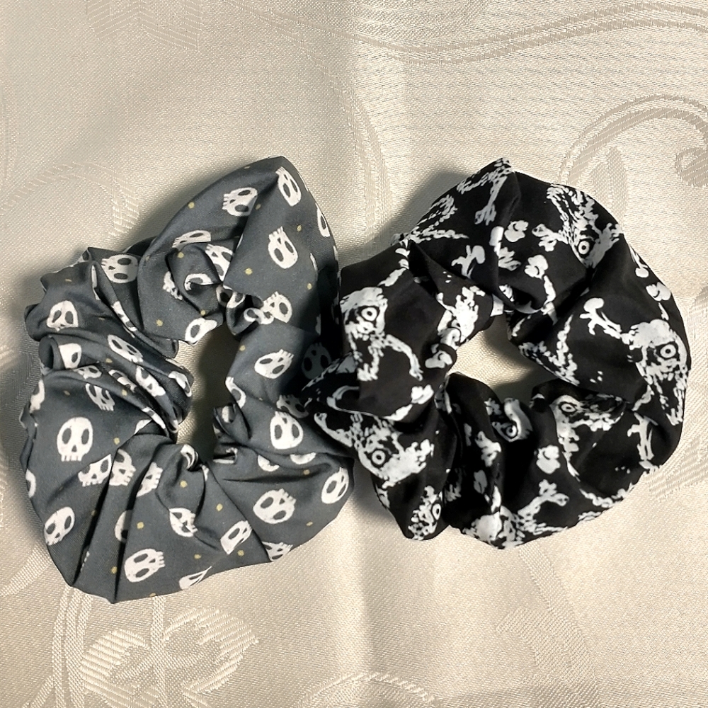 🧁 3/$30 Skeleton Scrunchies Set of 2 NEW